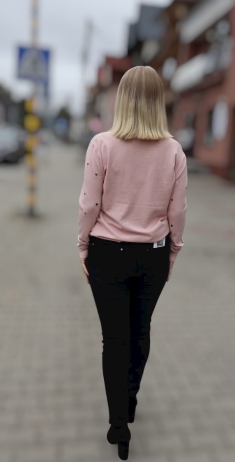 Sweter damski z serduszkami, różowy