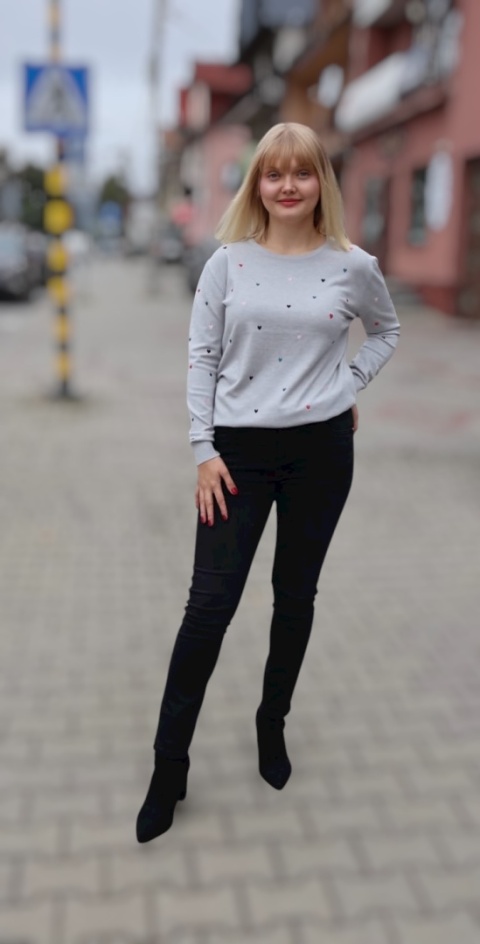 Sweter damski z serduszkami, szary