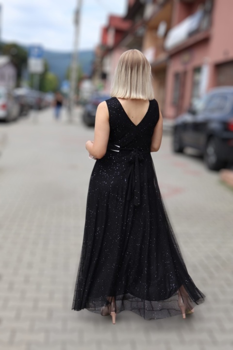 Wieczorowa tiulowa sukienka maxi z dekoltem w serek czarna
