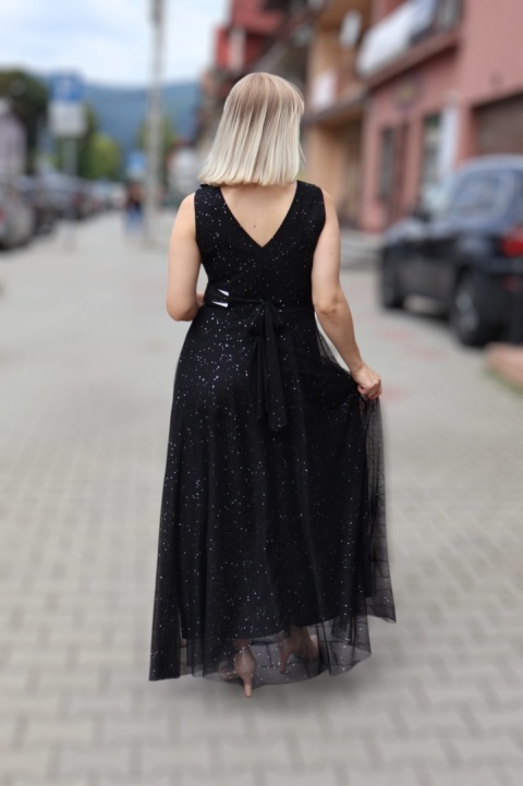 Wieczorowa tiulowa sukienka maxi z dekoltem w serek czarna