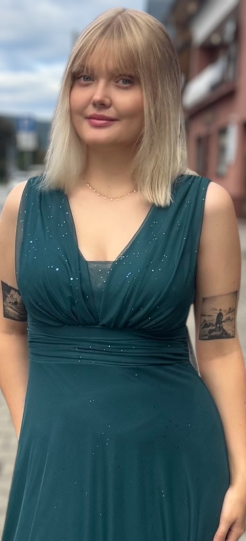 Wieczorowa tiulowa sukienka maxi z dekoltem w serek- zielona