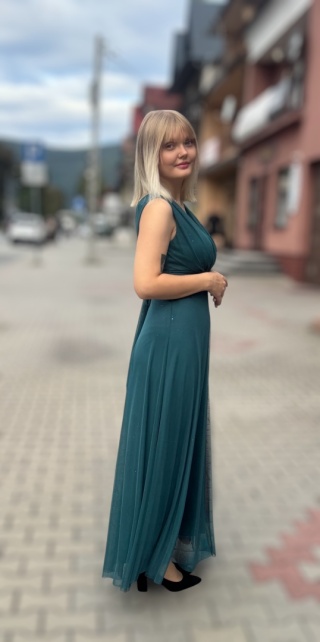 Wieczorowa tiulowa sukienka maxi z dekoltem w serek- zielona