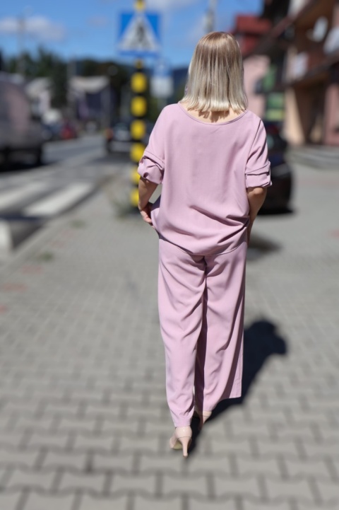 Wiskozowy komplet bluzka i spodnie z szerokimi nogawkami pudrowy róż