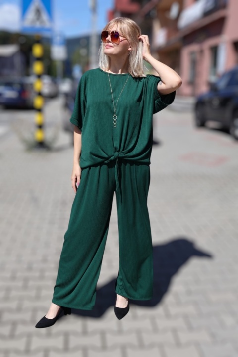 Wiskozowy, prążkowany komplet bluzka i spodnie z szerokimi nogawkami