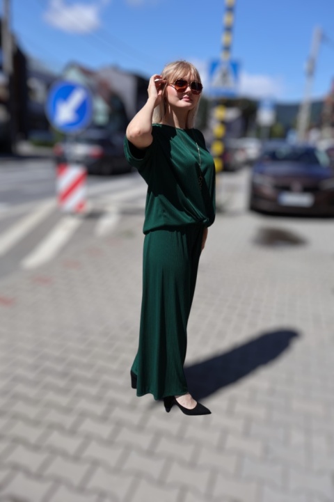 Wiskozowy, prążkowany komplet bluzka i spodnie z szerokimi nogawkami