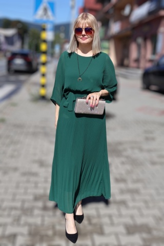 Zielona plisowana maxi sukienka z rękawem nietoperz