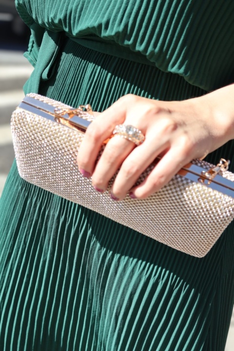 Zielona plisowana maxi sukienka z rękawem nietoperz