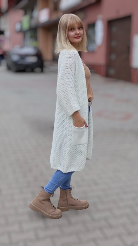 Długi kardigan ecru oversize z kieszeniami